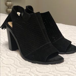 Gianni Bini Tassel Block Heel!